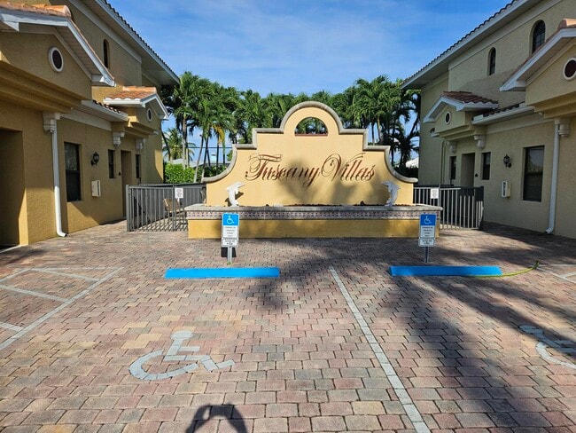 Condominium - 4828 SW 17th Pl Condo Unit Tuscany Villas