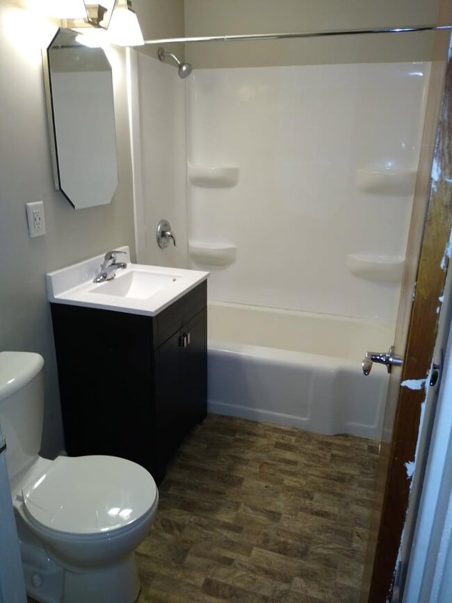 Building Photo - 1730 Goff Ave Unit Apt #3