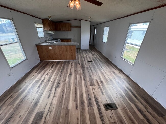 Photo - Mobile Home with 2 Bed 1 Bath in Benton Unidad lot 65