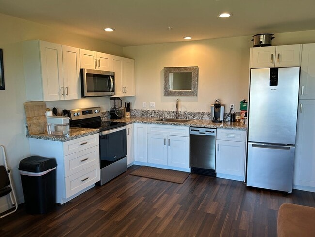 Building Photo - Pailolo Place Furnished One Bedroom Unit B-21