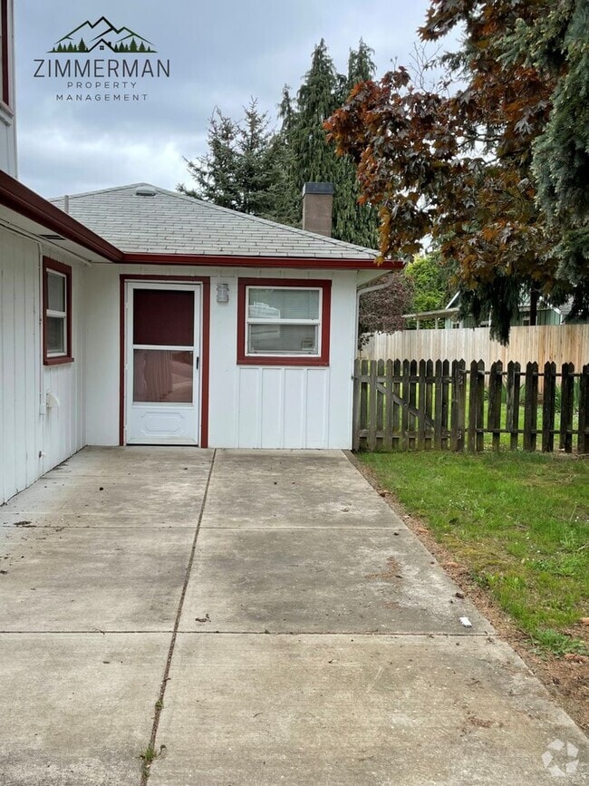 Building Photo - 2055 Devos St Unit 2055 1/2 Devos St Rental