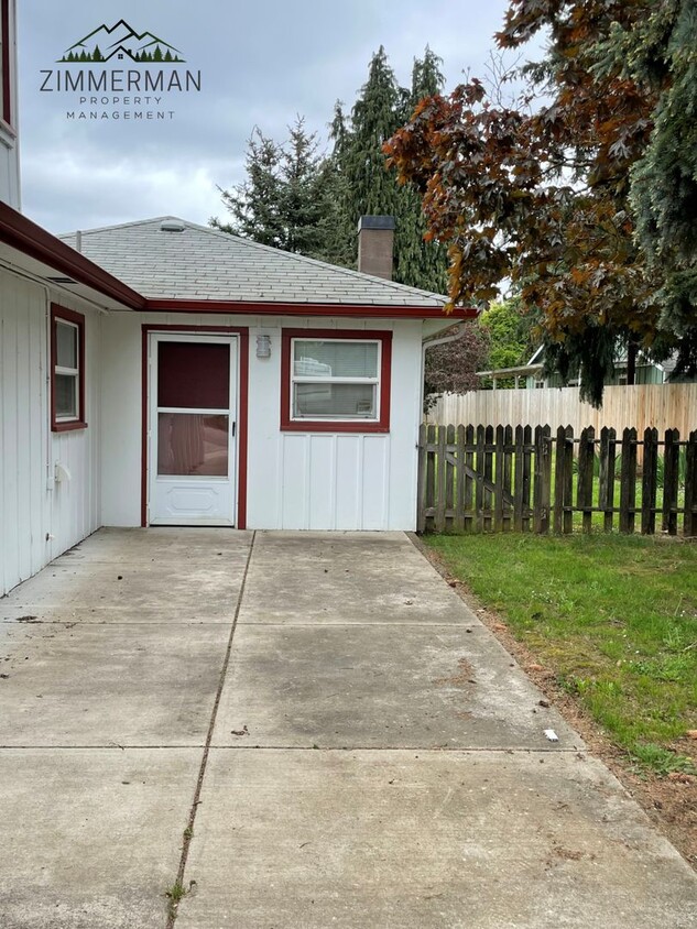 Photo - 2055 Devos St