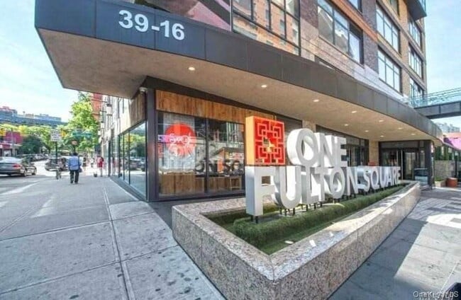 Building Photo - 39-16 Prince St Unit 8C