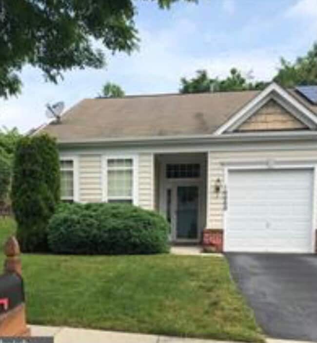 Building Photo - 10000 Goldenwood Ct