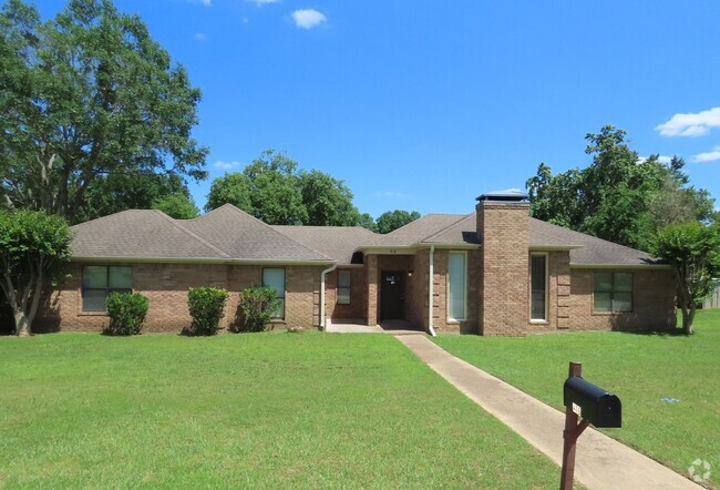 Building Photo - Whitehouse ISD! Beautiful 3 Bedroom, 2 Bat...