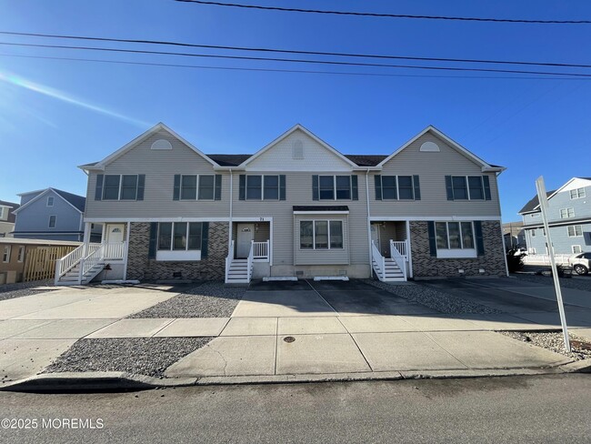 Building Photo - 71 Fielder Ave Unit 2 Rental