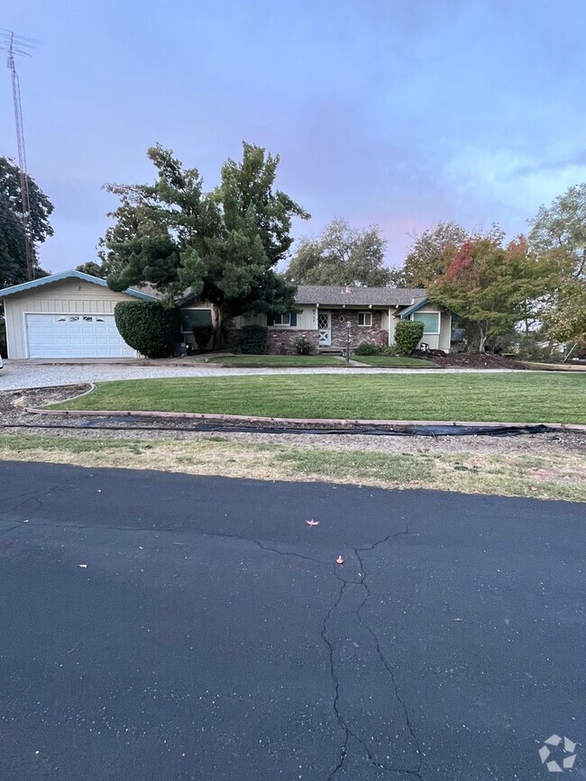 Building Photo - NICE RANCH STYLE HOME IN GRANITE BAY!!