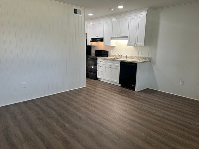 Building Photo - 2339 Memorial Ave SW Unit 15-D