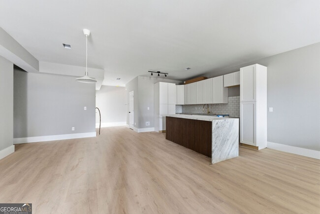 Building Photo - 1409 Northwest Dr NW Unit 1