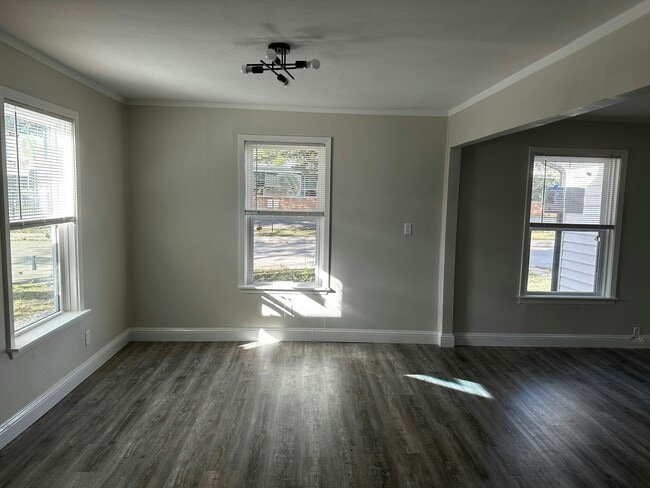 Photo - 209 Pendleton St