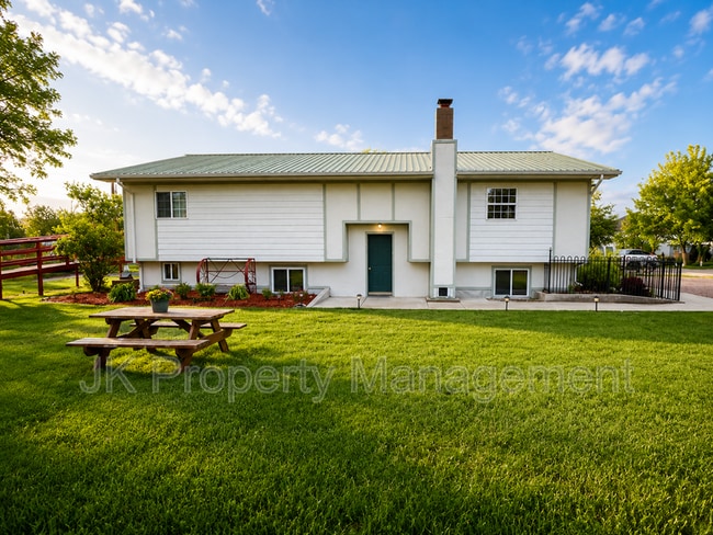 Photo - 2408 Main St