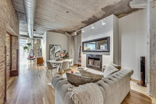 110 N Peoria St