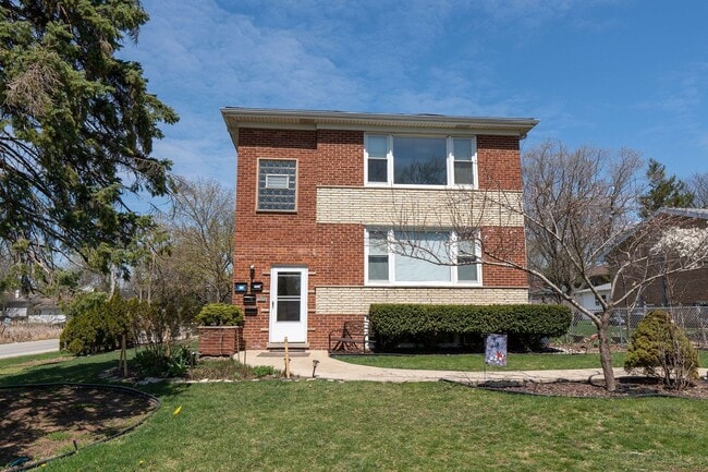 Building Photo - 16W780 57th St Unit 1