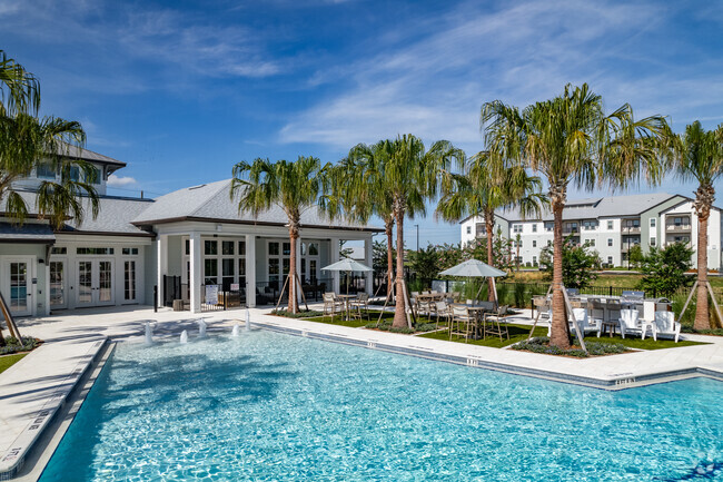 Building Photo - Harmon on the Lake Rental