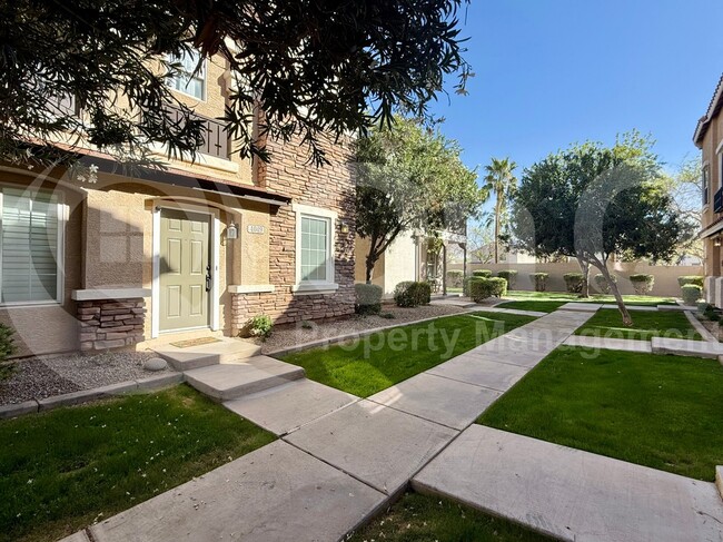 Photo - 4049 E Windsor Dr Townhome