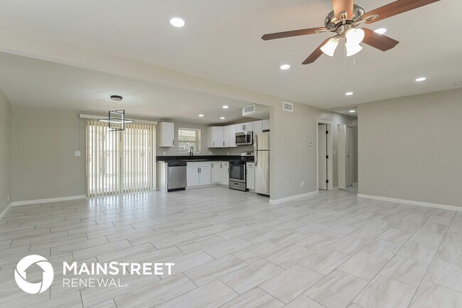 Photo - 3410 S Lakeside Pl