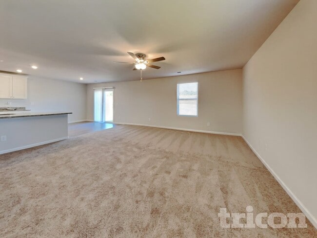 Photo - 205 Coleshill Rd