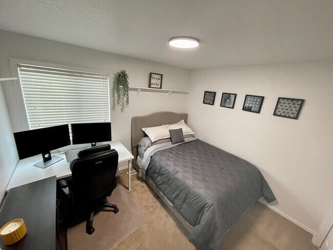 Photo - 3 Bed 2 Bath Furnished Townhome in Boise!