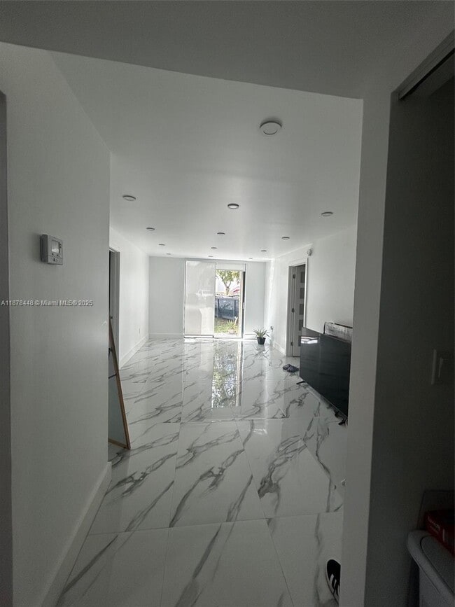 Building Photo - 2055 SW 122nd Ave Unit 102 Rental