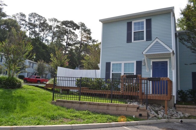 Building Photo - 697 Timberwood Cir E