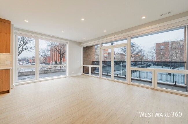 Photo - 2355 W Flournoy St Unidad #102