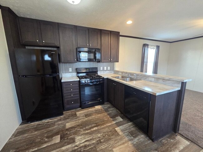 Building Photo - 212 Maple