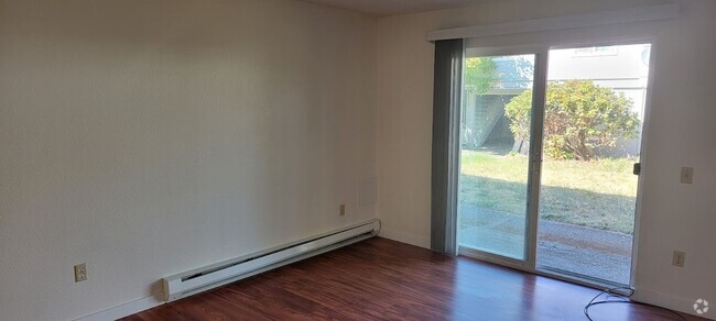 Building Photo - Charming 1-Bedroom – Ground Floor, No Upst... Unit 16 Rental