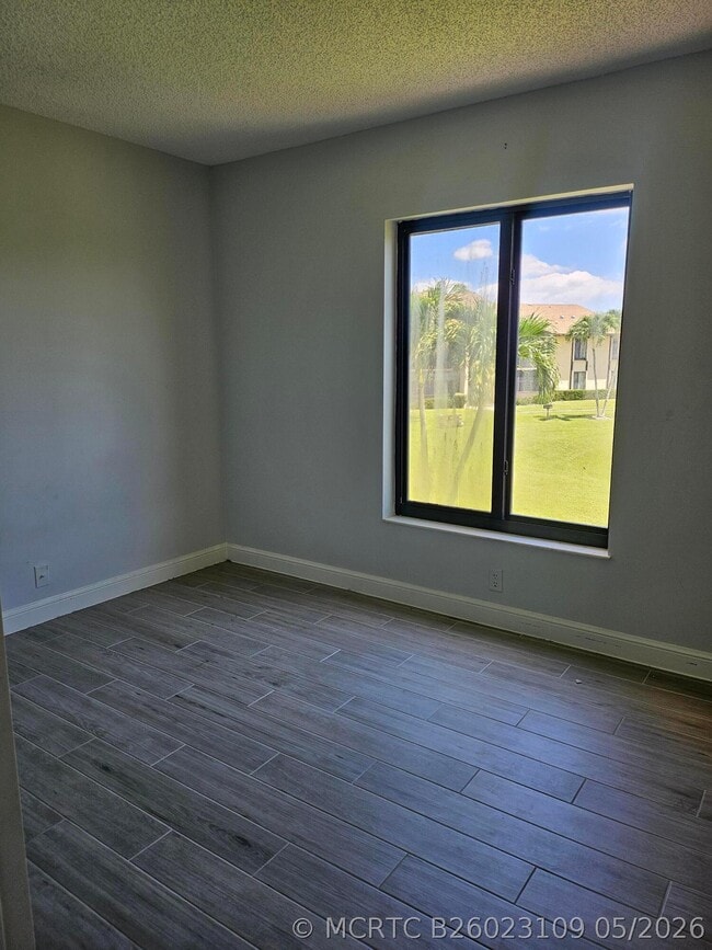 Photo - 811 Sky Pine Way Unit F2