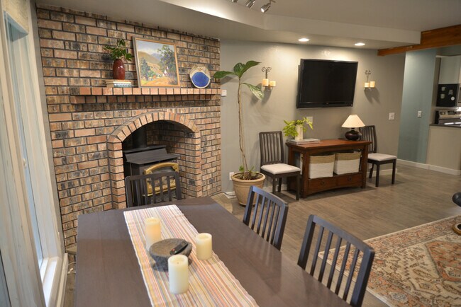 Photo - 4301 Wilkin St Unidad 2 bdr