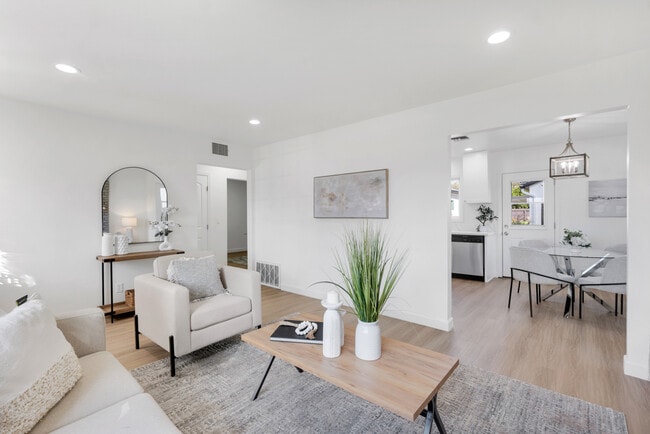 Photo - 17733 Los Alimos St