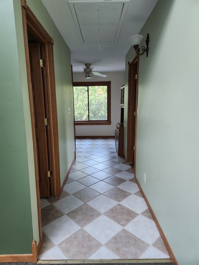 810 7th St Unit upper