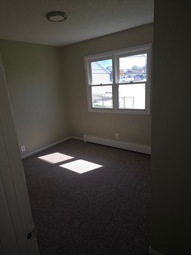 Photo - 120 3rd St NE