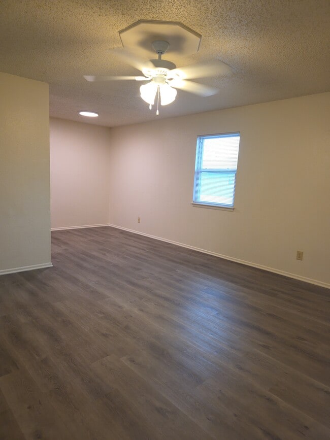 Living room / dining area