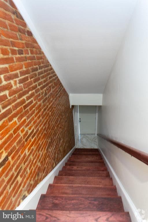 Building Photo - 101 E 4th St Rental