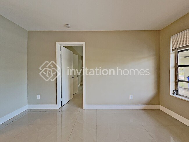 Photo - 5560 SW 7th Ct
