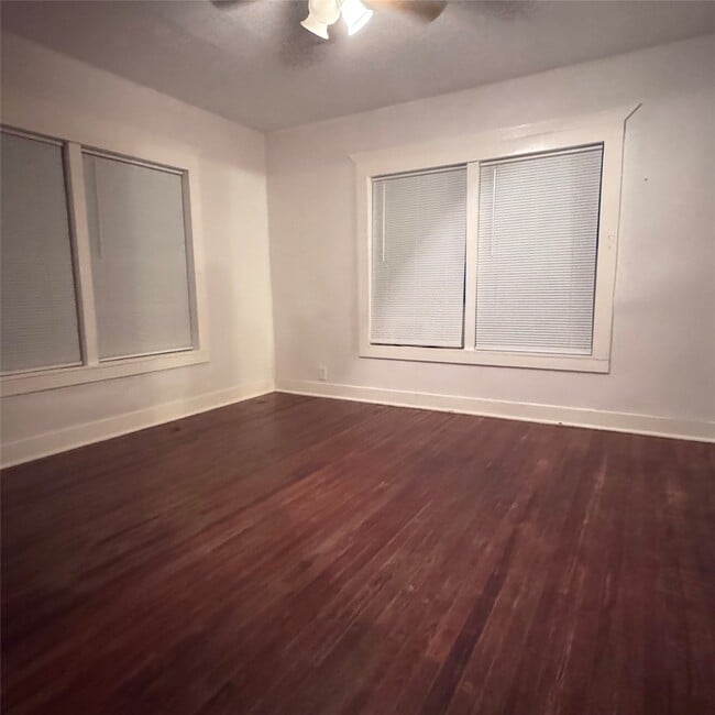 Photo - 215 S Commerce St