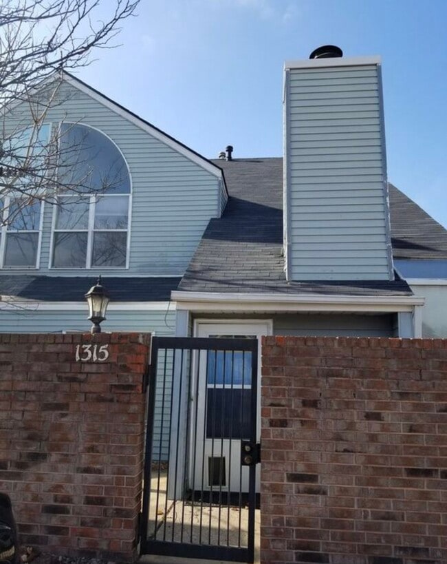 Photo - 1315 Laurel Ln