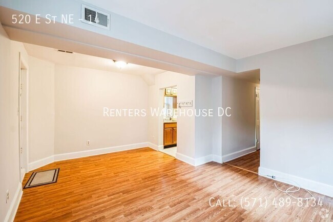 Building Photo - Light & Bright 1Bd Condo with Spacious Pri...