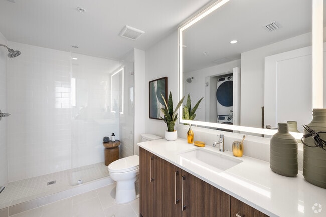 1BR, 1BA - 531 SF - Bathroom