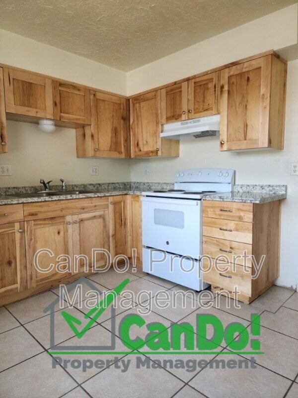 Building Photo - 250 Carol Dr Unit #1
