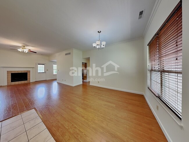 Photo - 559 Prince Dr
