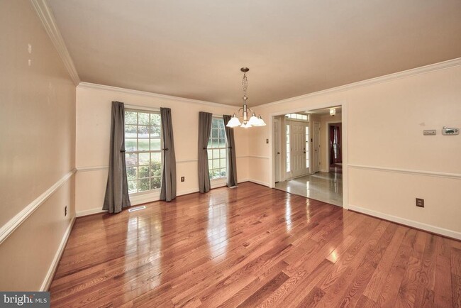 Photo - 210 King Johns Ct