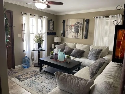 Photo - 815 W 6th St