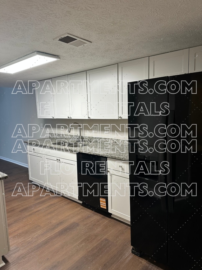 Photo - 6849 S Lakewood Ter