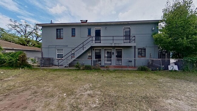 Photo - 1235 W 5th St