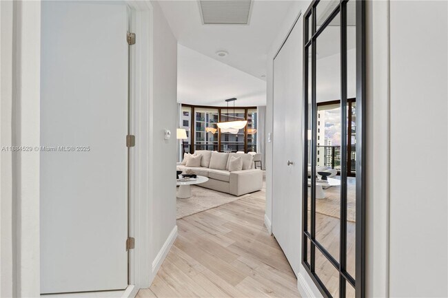 Photo - 45 SW 9th St Unidad 1708