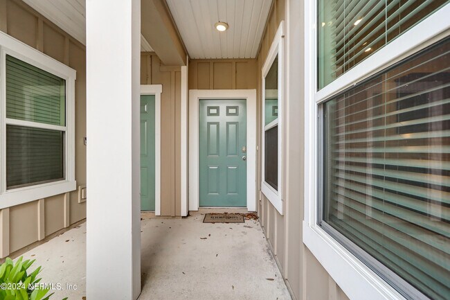 Photo - 335 Aralia Ln