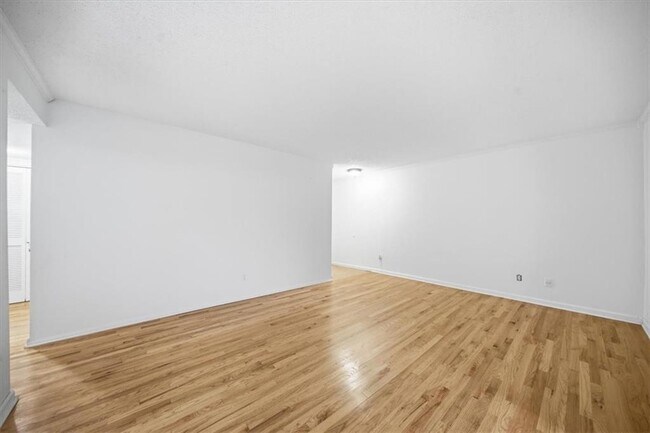 Photo - 26 Arpege Way NW