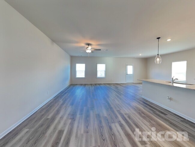 Photo - 108 Avondale Blvd SE