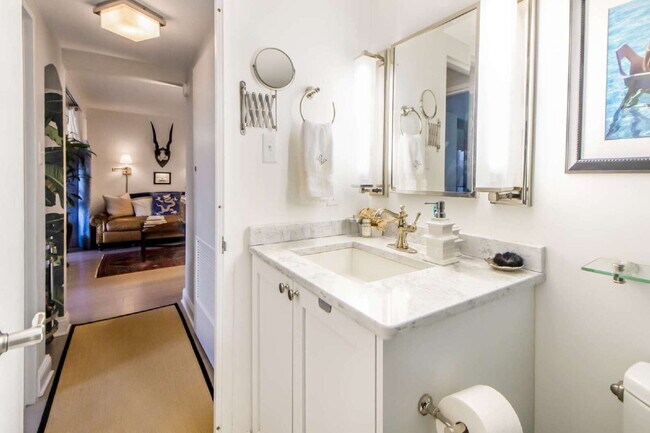 Building Photo - Affordable (utils included!) Luxury Living... Unit #704 Rental